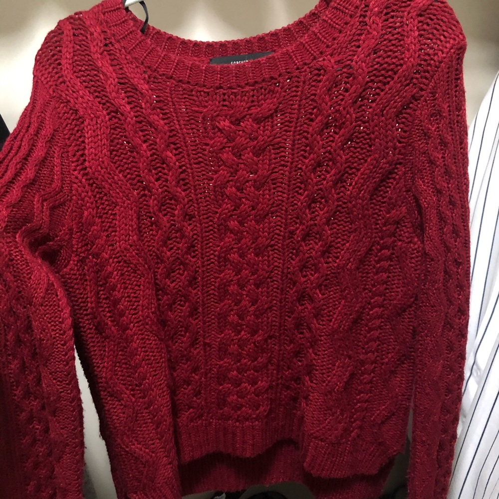 CABLE KNIT BURGUNDY SWEATER